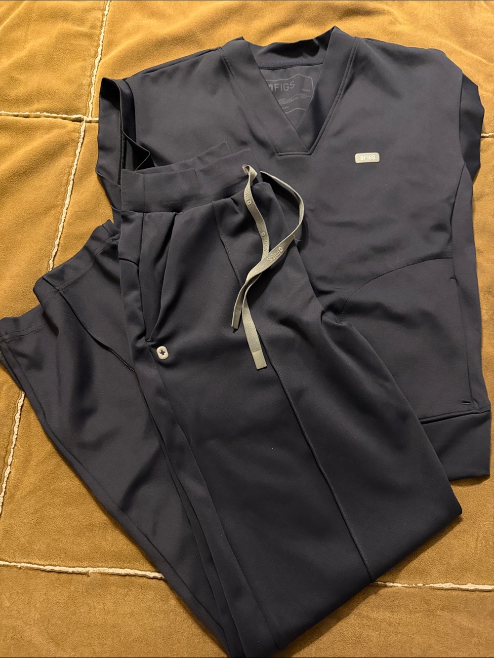 Figs women’s XS FormX navy scrub set